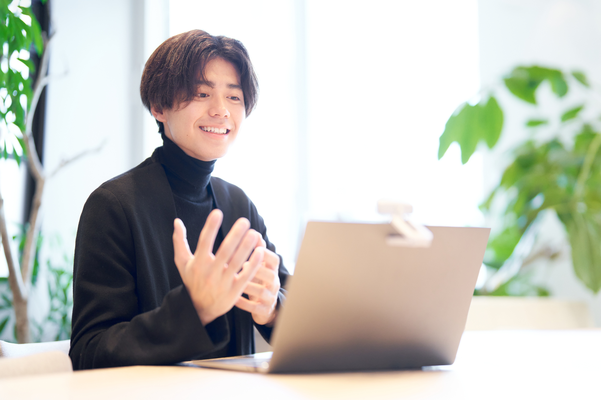 ハイブリッドワーク導入企業の成功事例9選 「情報格差」を埋める環境整備と組織活性化の秘訣